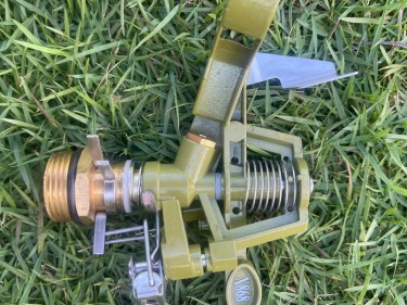 Béc X868 - béc tưới đồng phun mưa gắn ống 27 bán kính 8 đến 12m tưới cỏ, hoa màu, vườn nhỏ